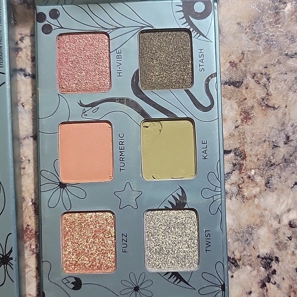 Urban Decay Wild Greens Palette - Picture 3 of 8